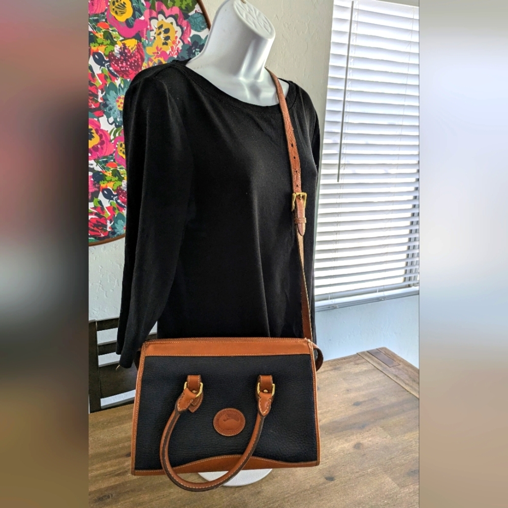 Vintage Dooney & Bourke Leather Bag.